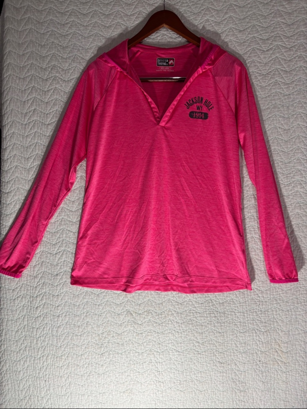Outfitter Trading Co Jackson Hole WYWomen's Hot Pink Hooded Long-Sleeve Pullover